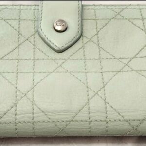 Elegant Mint Green Quilted Women's Wallet